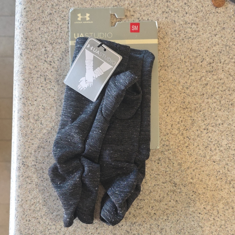 Under Armour UA Studiolux Gloves. (Fingerless)